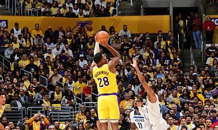 南宫28-蒂姆焦点对战，浓眉哥与50激战尤文图斯分钟，夺冠胜负难料！引发球迷热议的简单介绍